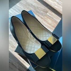 Cole Haan Modern Bow flat size 8.5